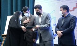 دریافت عنوان بانوی منتخب عرصه فرهنگی و مذهبی در استان یزد