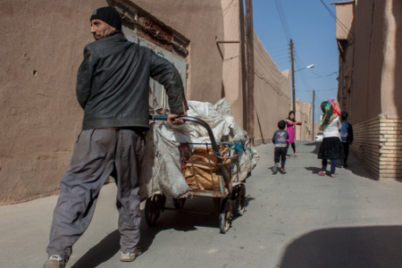 بافت تاریخی یزد در تسخیر اتباع؛ طرد روزانه بیش از ۵٠٠ نفر