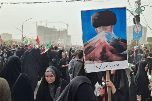 دماوند به آسمان می‌رود